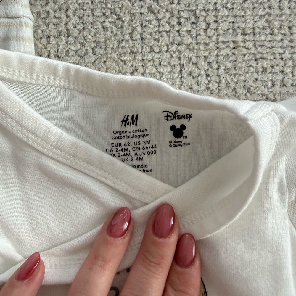 H&M Disney collab - Winnie the Pooh Cream Baby Outfit Set and Onesie - Picture 9 of 9